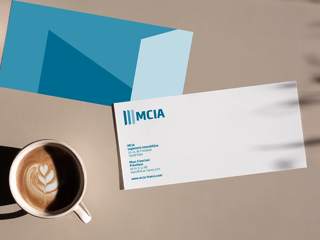 Création de l'identité visuelle de la société MCIA. Ici vous visualisez les cartes de correspondance.