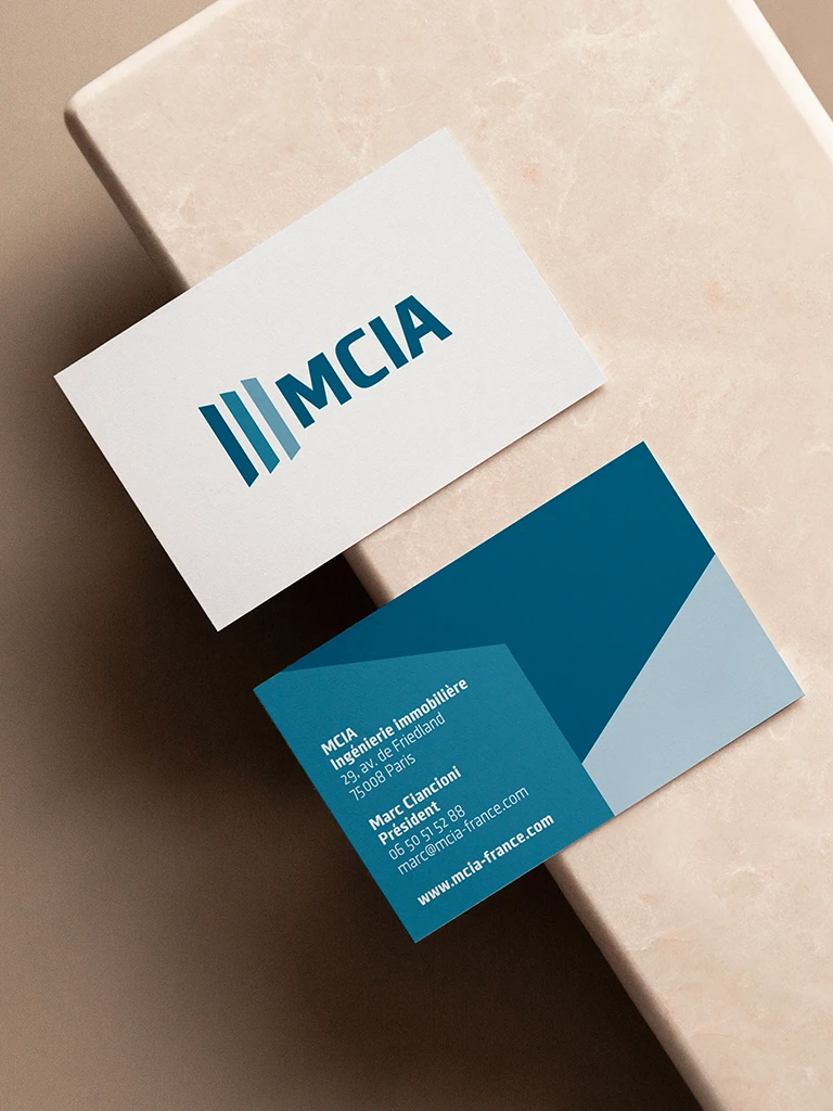 Création de l'identité visuelle de la société MCIA. Ici vous visualisez les cartes de visite.