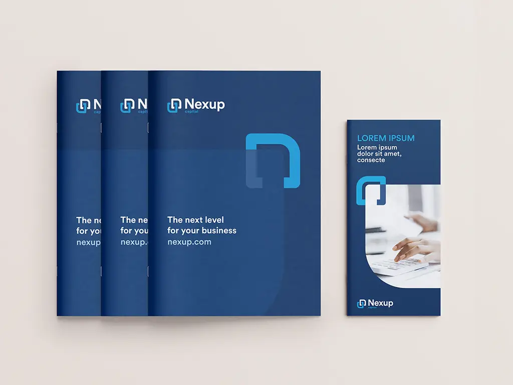 Création de l'identité visuelle de la société Nexup. Ici vous visualisez les maquettes d'une brochure A4 et d'un leaflet DL.